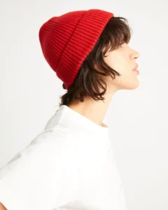 bonnet rouge sur femme