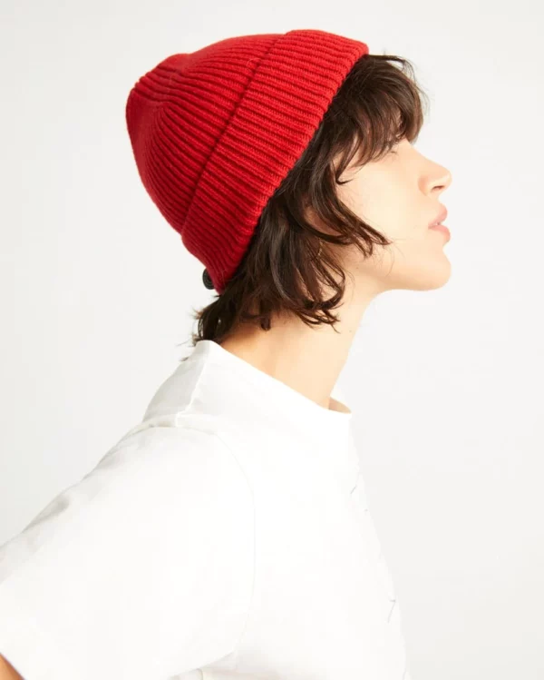 bonnet rouge sur femme