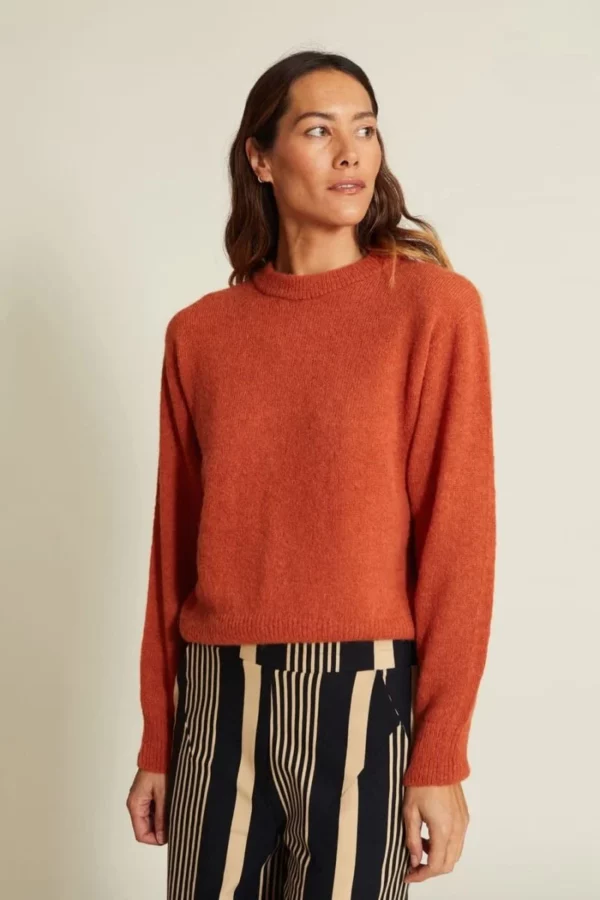femme avec pull babol de face